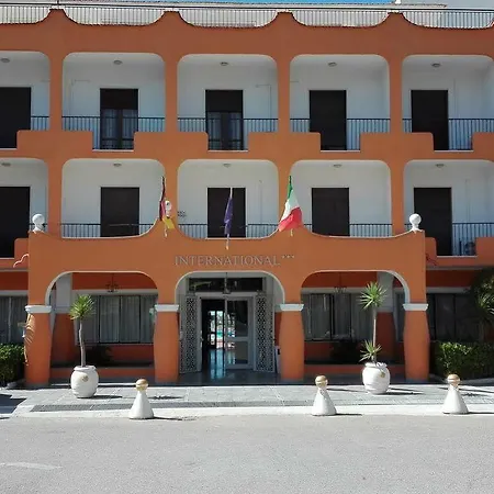 International 3* Baia Domizia